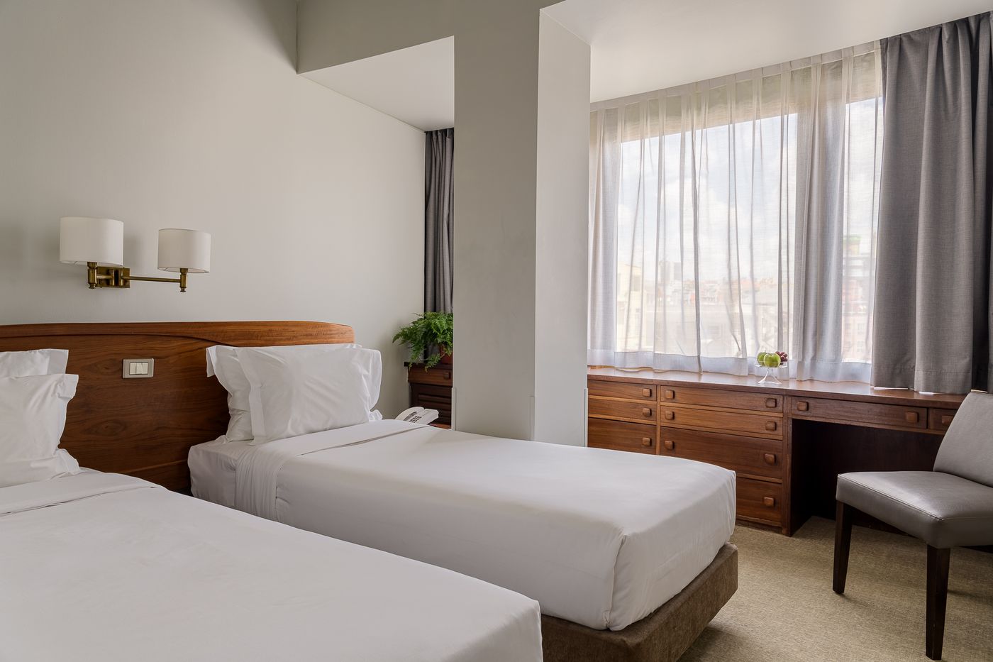 Dom-Carlos-Park-Room-16