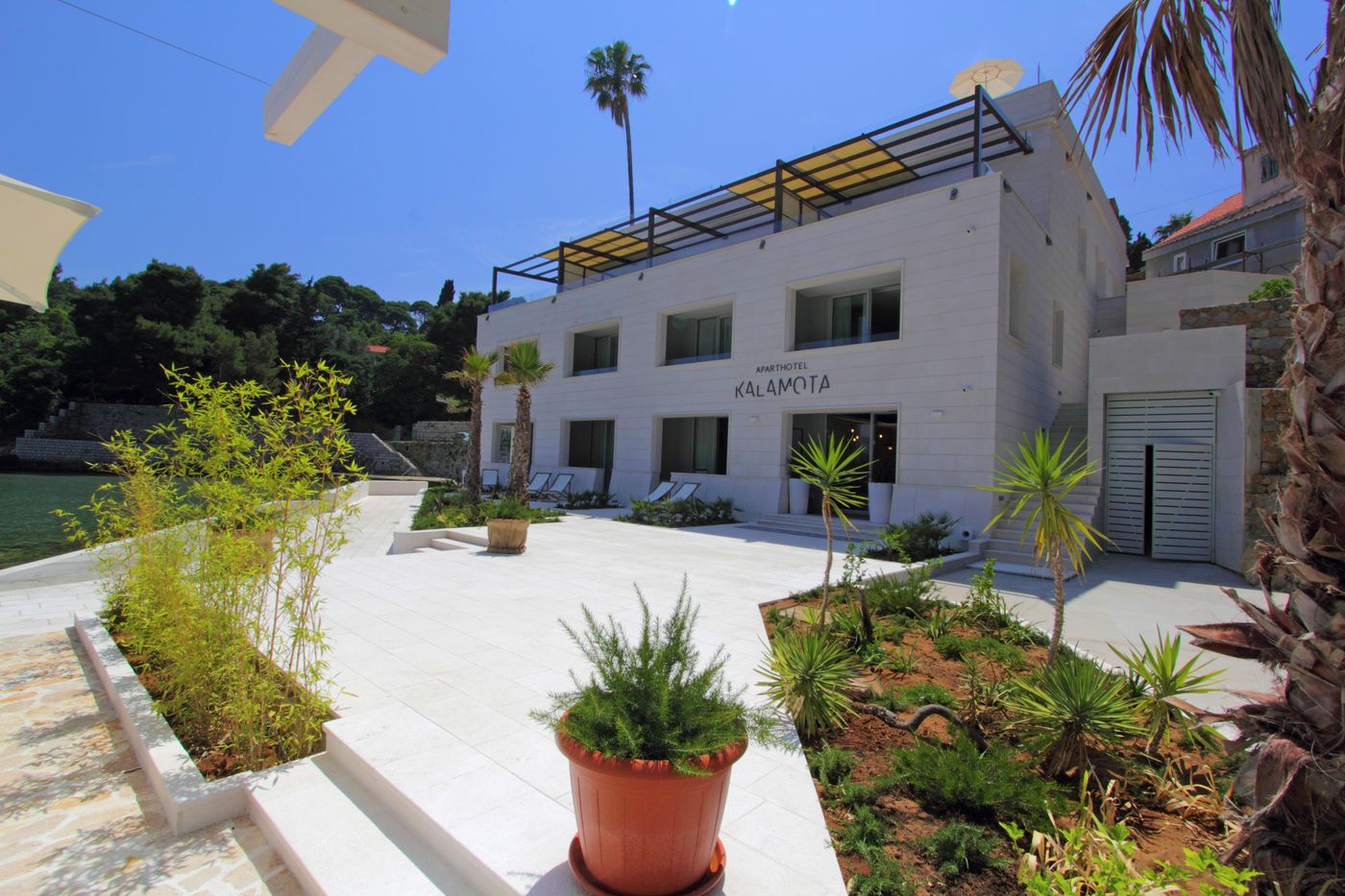 Kalamota-Beach-House-General-view-3