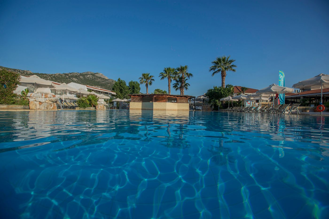 Golden-Coast-Hotel-and-Bungalows-Pool-80