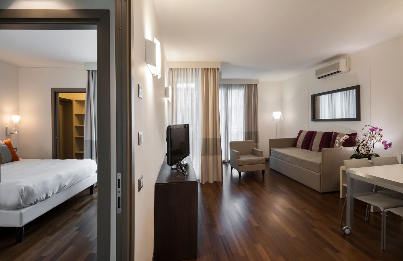 Ramada-Plaza-Milano-Hotel-Room-26
