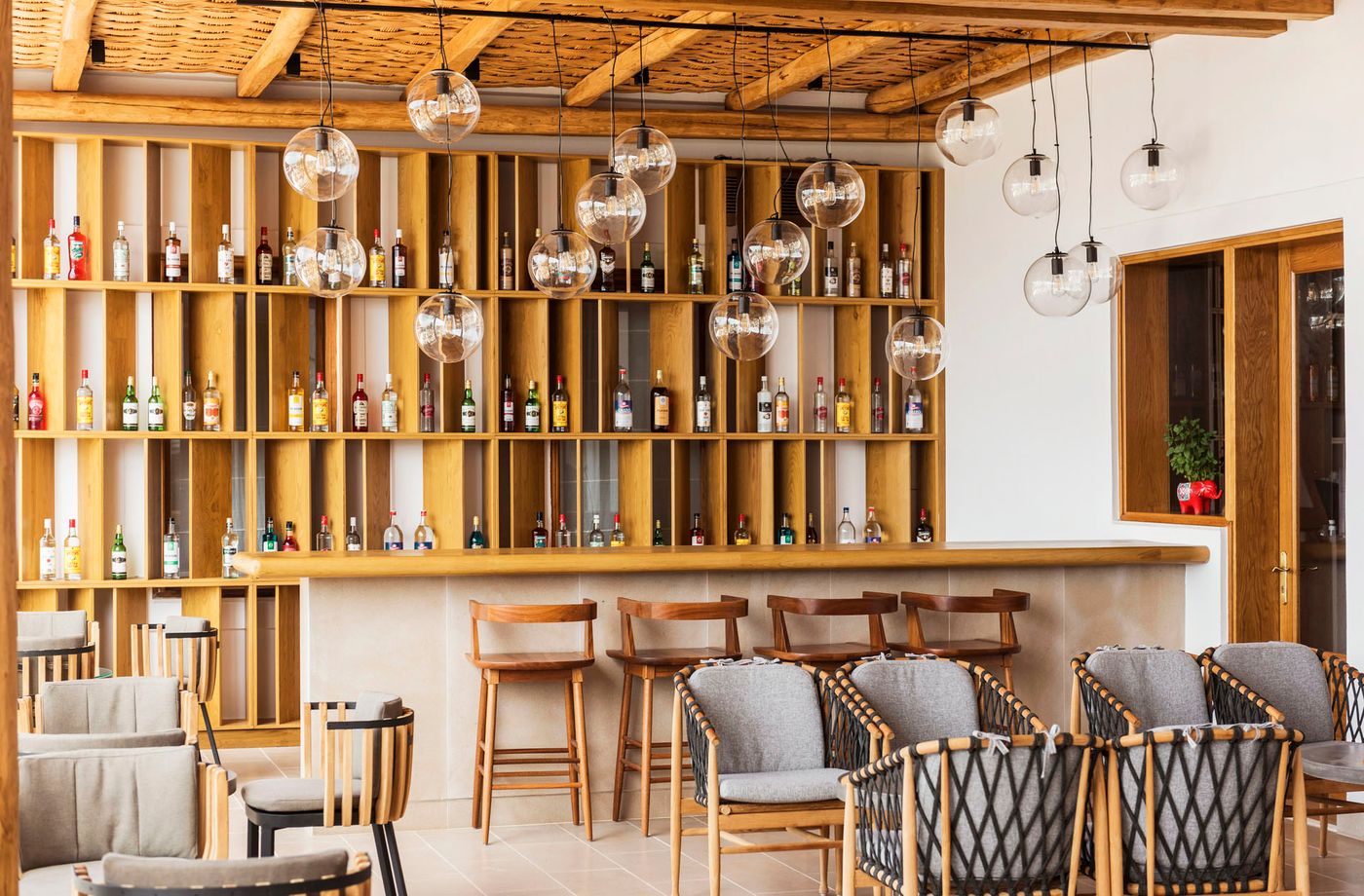 Mitsis-Rinela-Bar-51