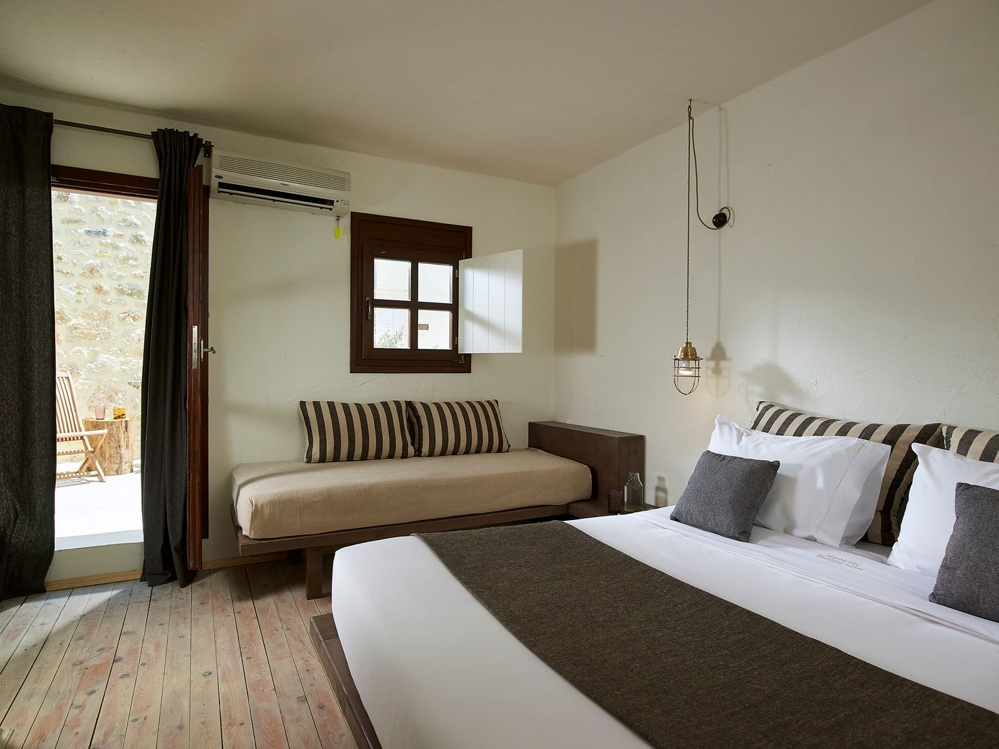 IridaChic-Boutique-Hotel---Spa-Room-16