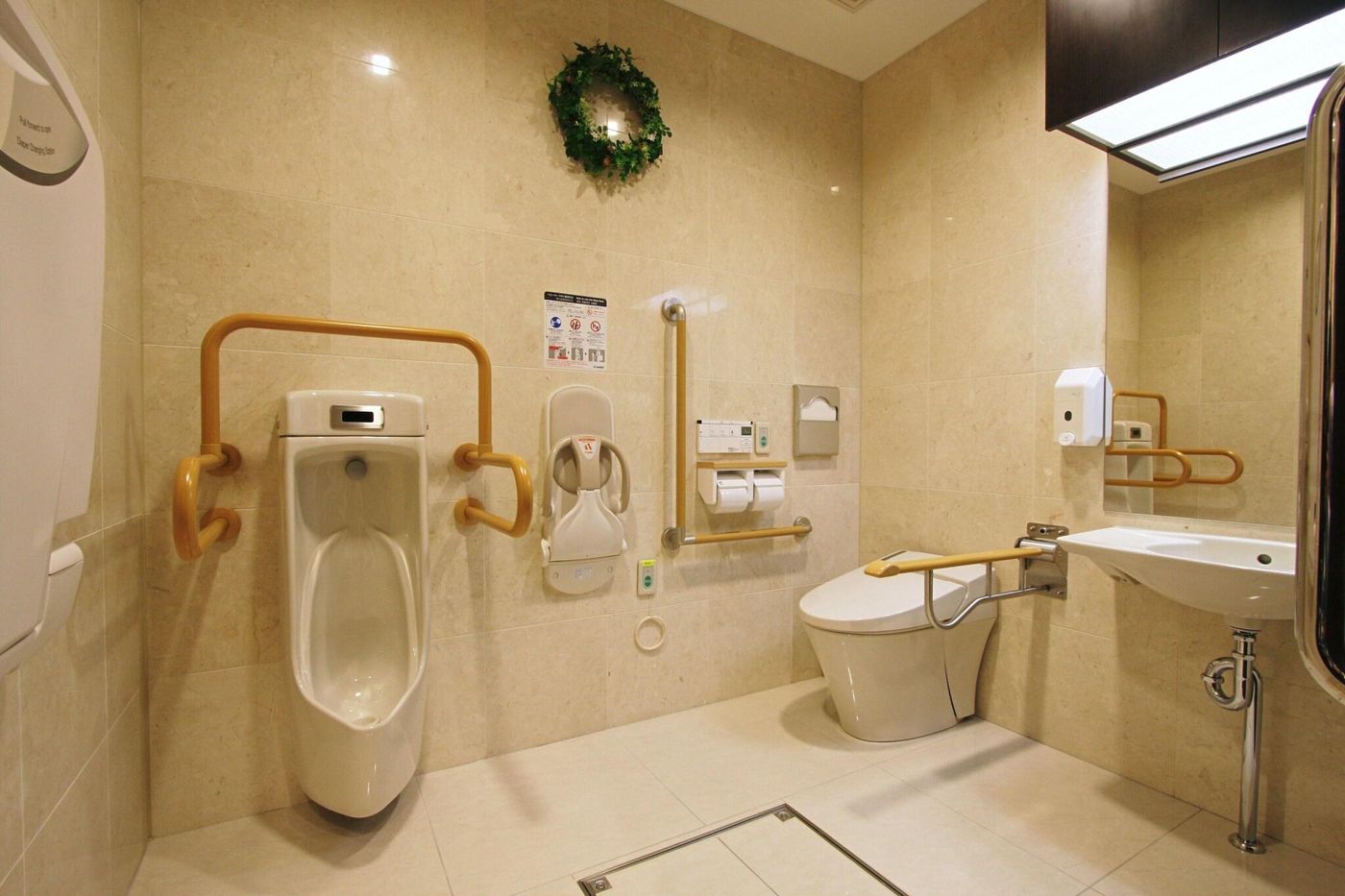 Toyoko Inn Kanda Akihabara-Japan-Tokyo-General view-6