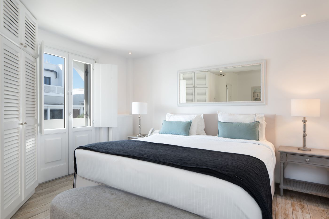 Aqua-Luxury-Suites-Room-28