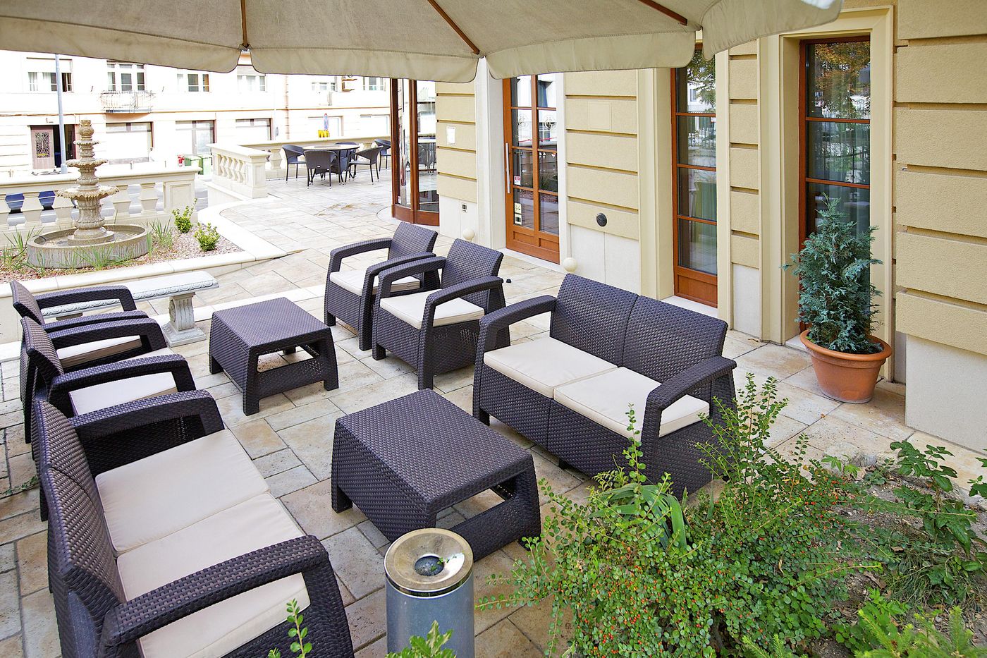 Gold-Hotel-Budapest-Terrace-56