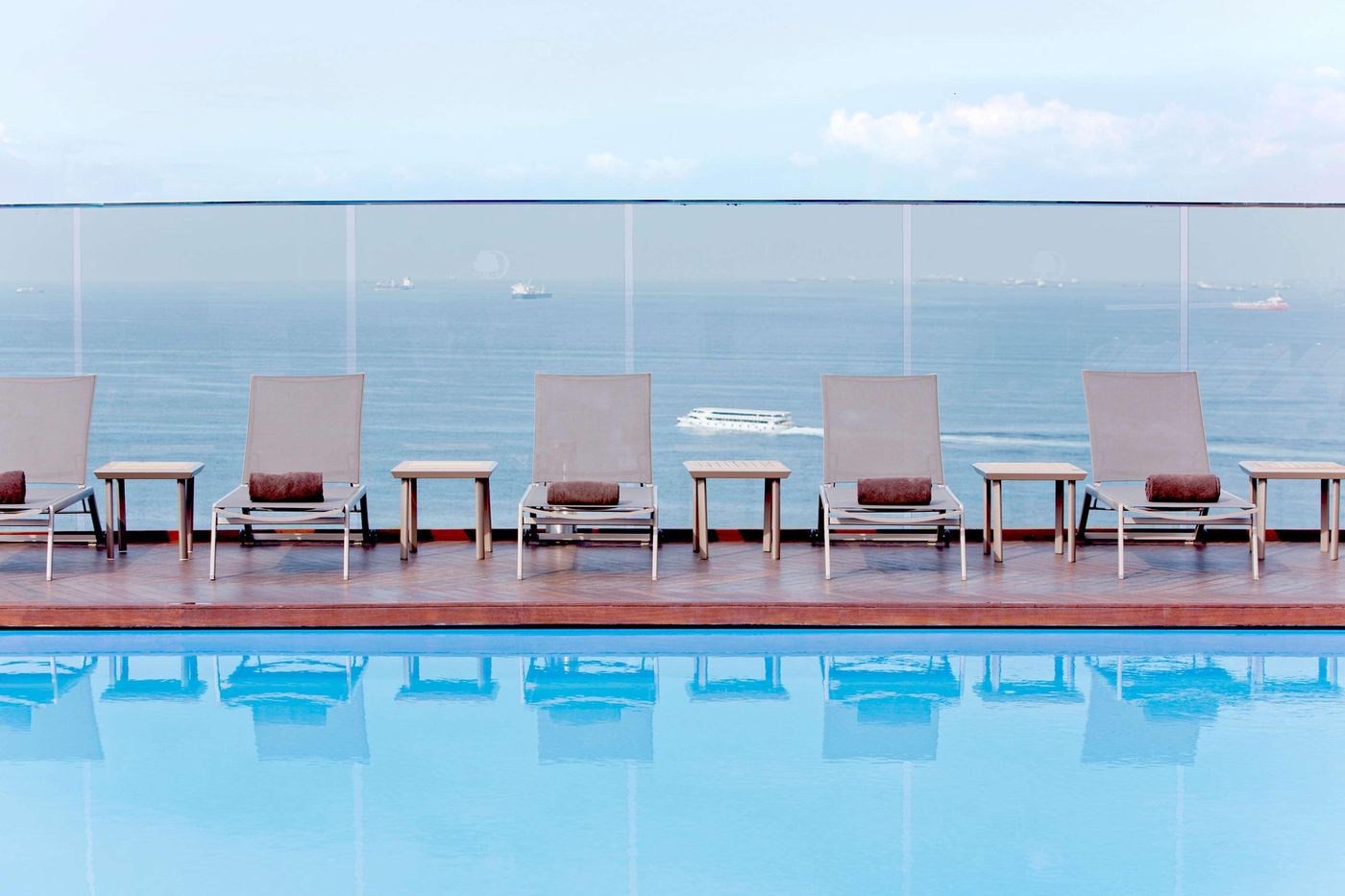 DoubleTree-by-Hilton-Hotel-Istanbul---Moda-Pool-71