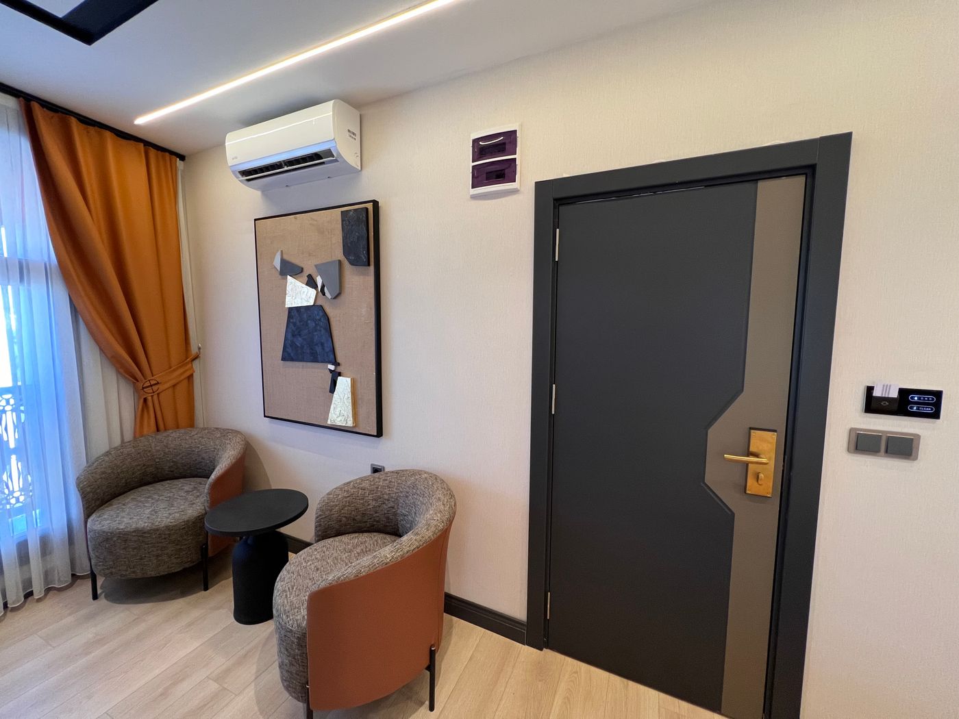 Elysian-Airport-Hotel-Room-46