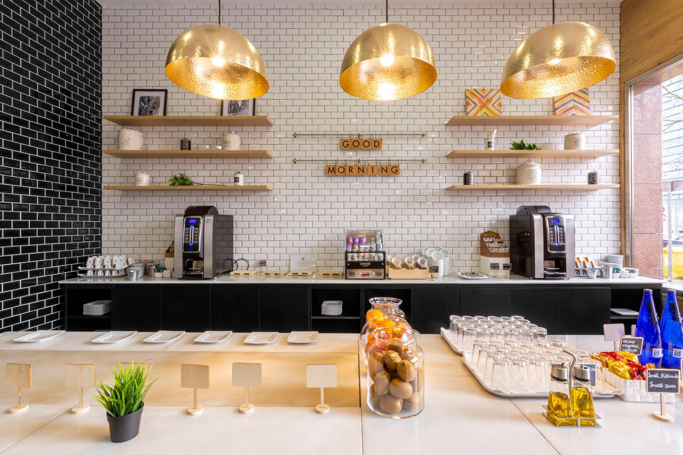 Holiday-Inn-Madrid-Las-Tablas-Restaurant-12