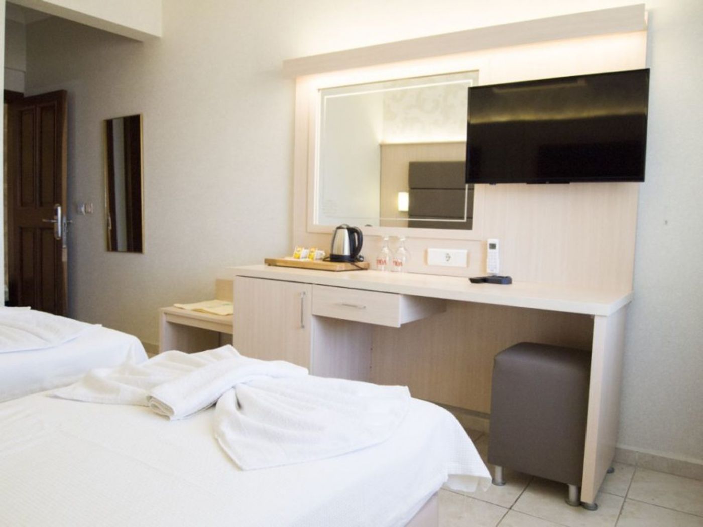Oz-Can-Hotel---Family-Suites-Room-16