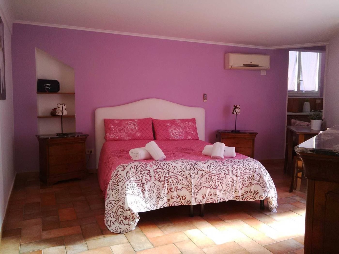 Sorrento-Town-Suites-Room-9