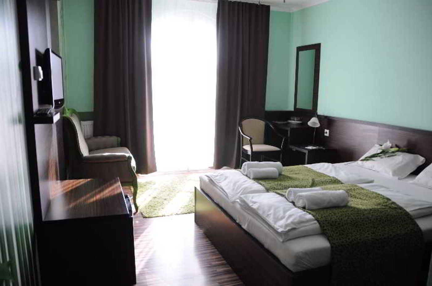 Green-Hotel-Budapest-Room-17