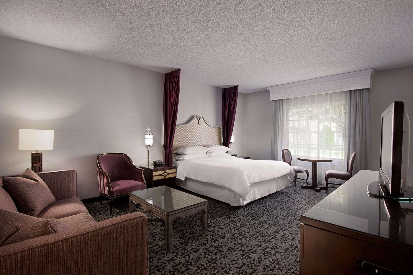 Anaheim-Majestic-Garden-Hotel-Room-18