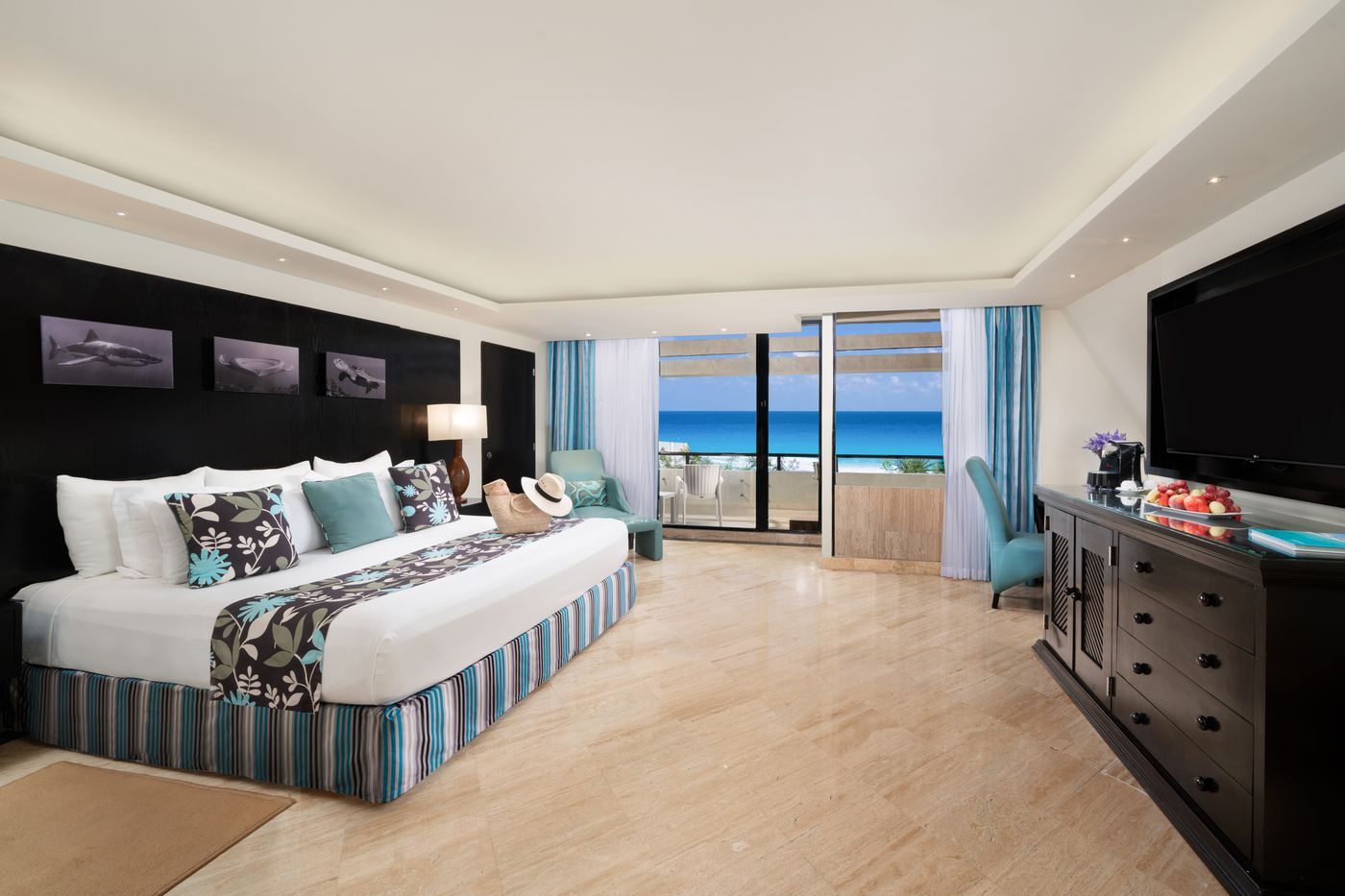 The-Pyramid-at-Grand-Oasis-Room-25