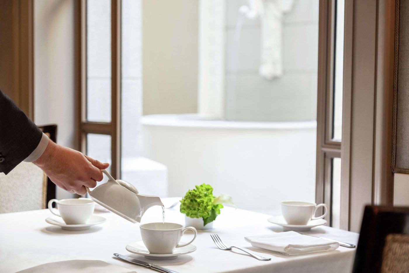 Hilton-Checkers-Los-Angeles-Restaurant-20