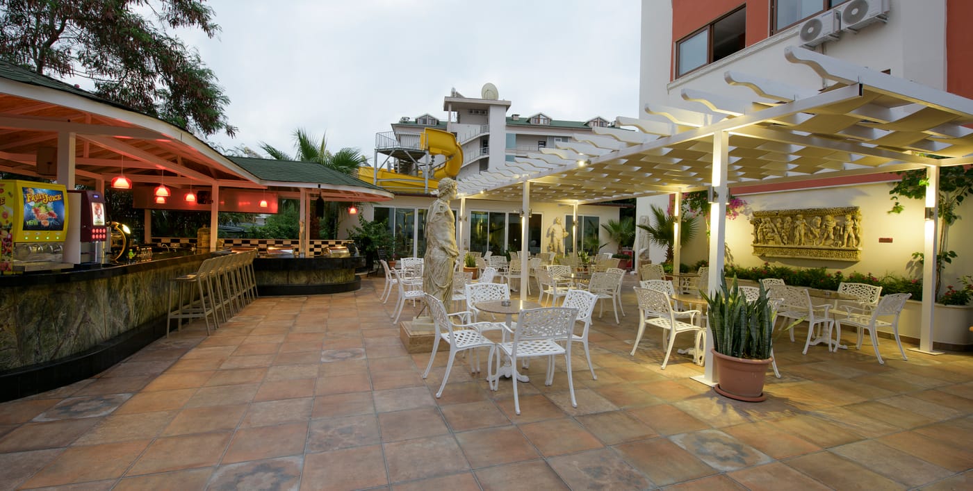 Antique-Roman-Palace-Museum-Hotel---Adults-Only--16---Bar-15