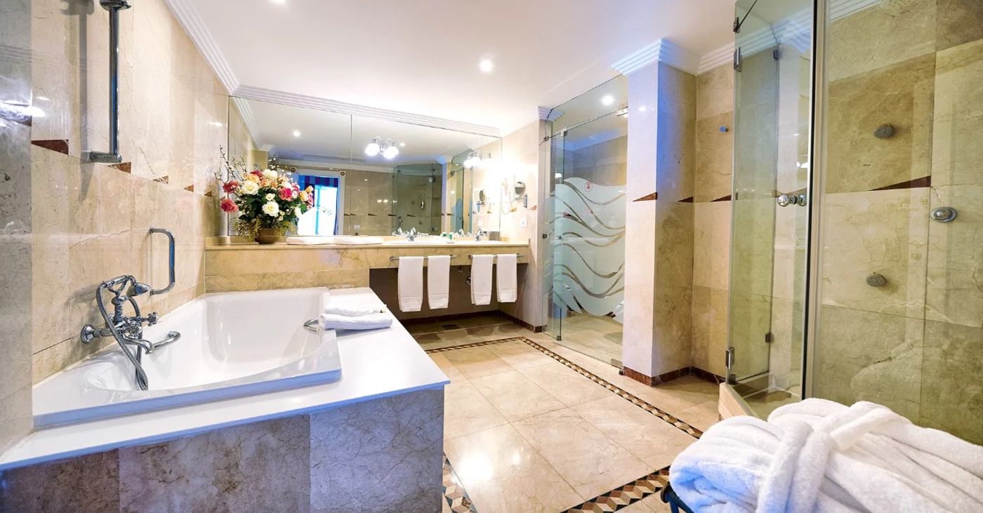 Bull-Reina-Isabel---Spa-Room-23