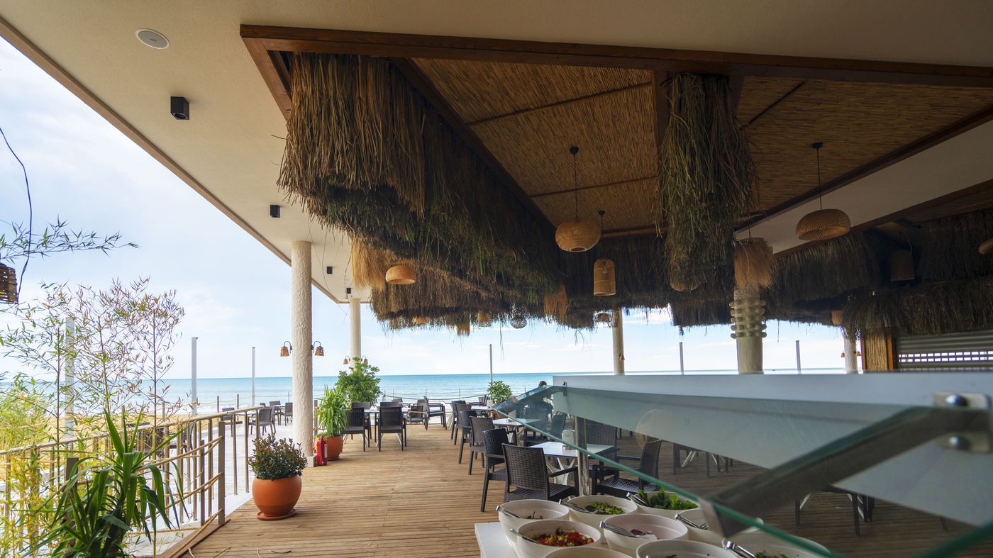 Side-Crown-Sunshine-Beach-68