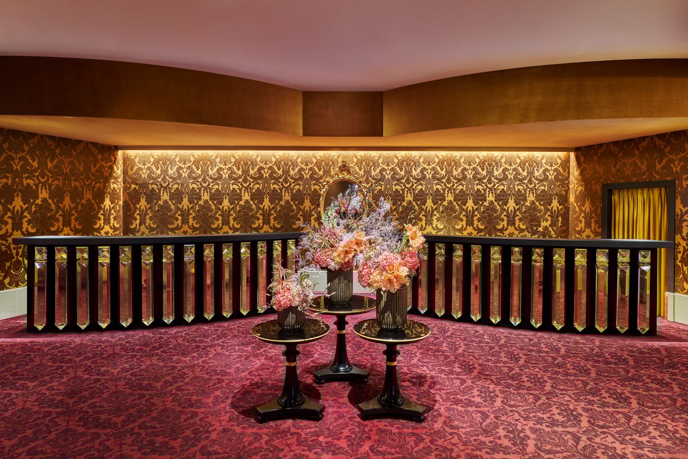 Hotel-Barriere-Le-Fouquets-Paris-Lobby-20