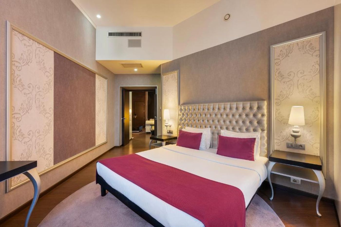 Ikonik-Parlament-Room-16