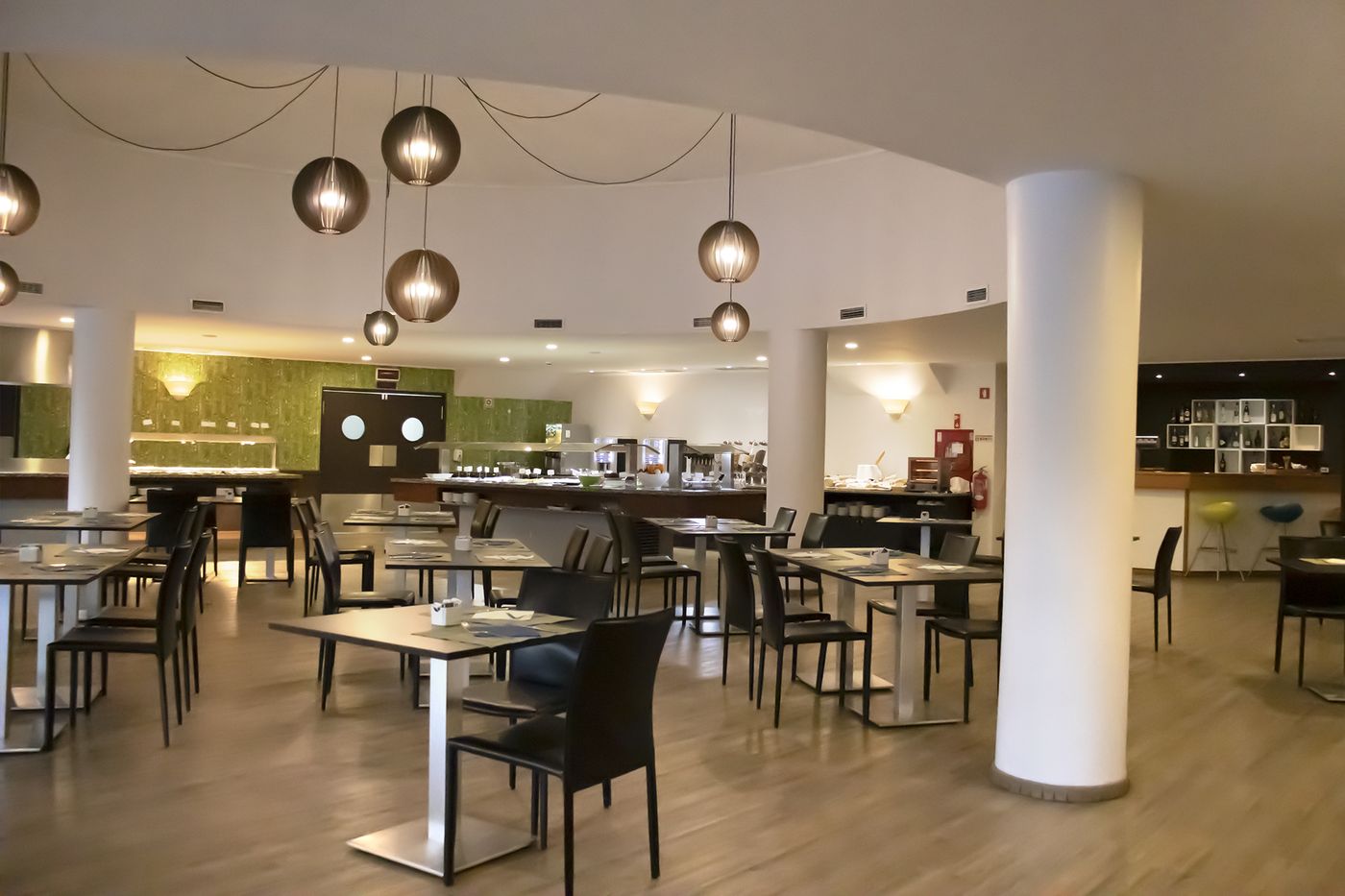 Luna-Miramar-Restaurant-36