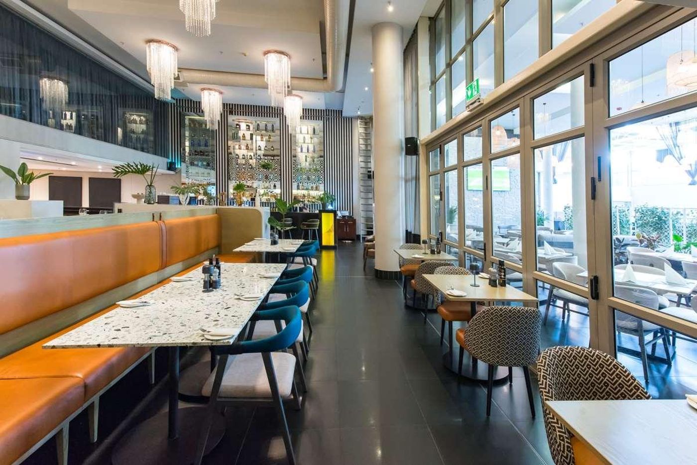 Doubletree-by-Hilton-Cape-Town-Restaurant-13