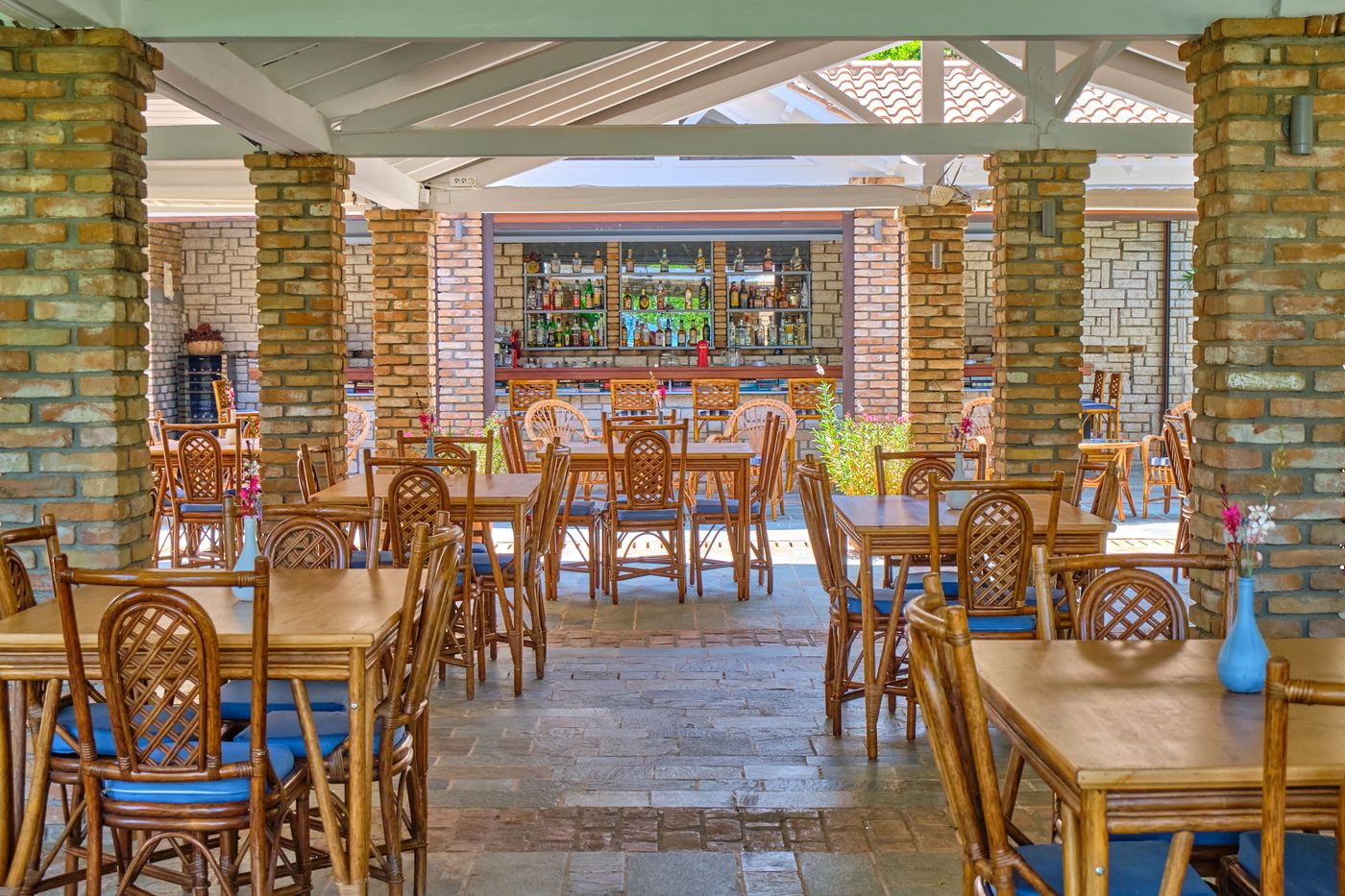 Chrismos-Luxury-Suites---Studios-Restaurant-36