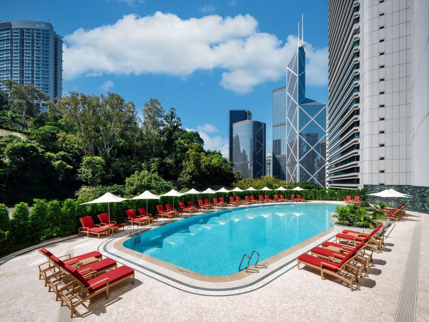 Island-Shangri-La-Hong-Kong-Pool-10