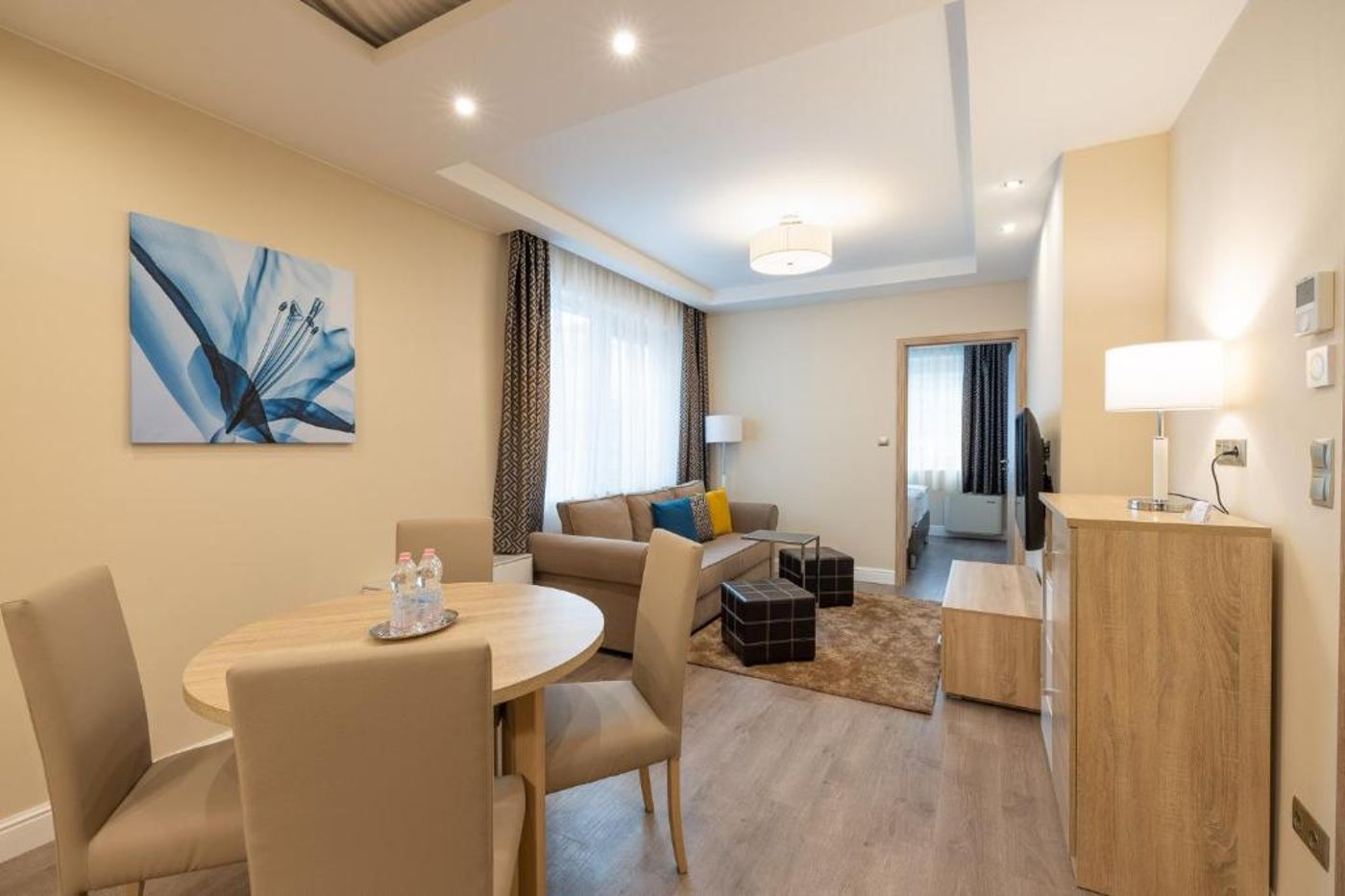 Silver-Crown-Hotel---Residence--Palace-Quarter-Room-37