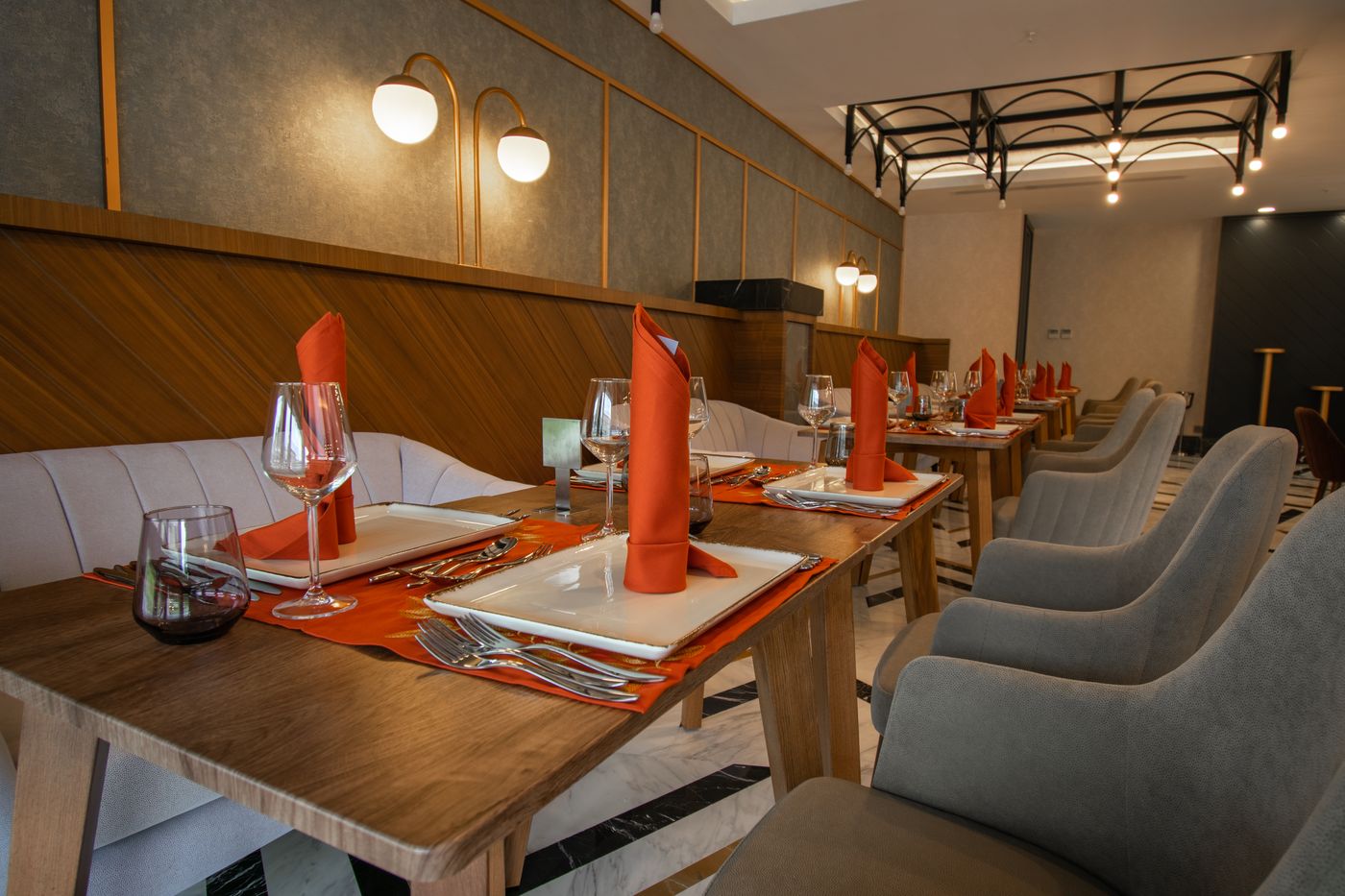 Armas-Bella-Luna-Restaurant-54