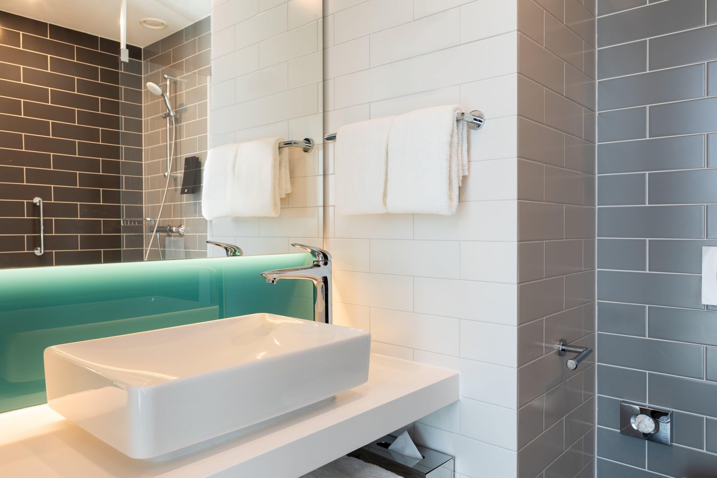 Holiday-Inn-Express-Amsterdam---North-Riverside-Room-27