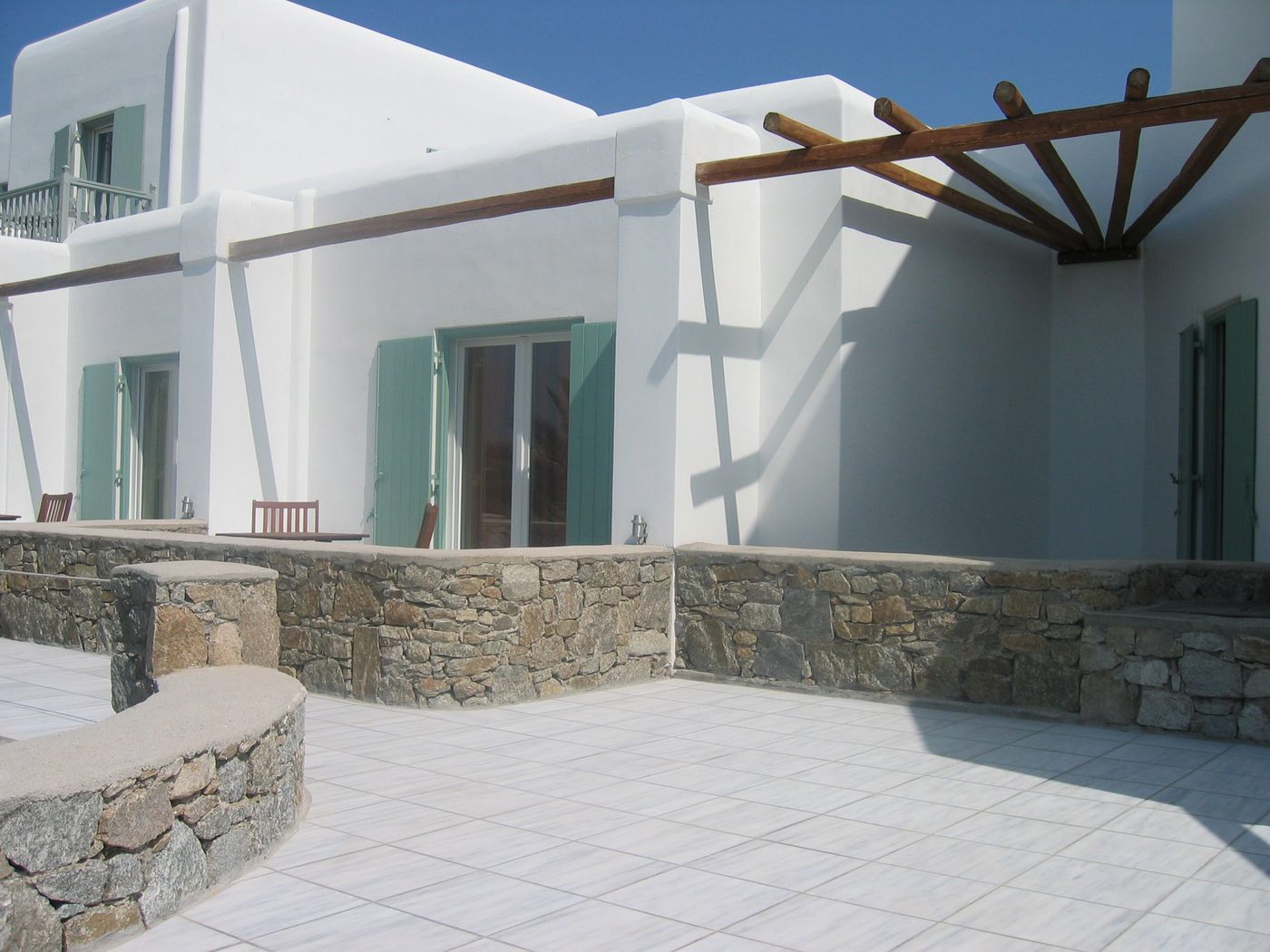 Giannoulaki-Aparthotel-General-view-7