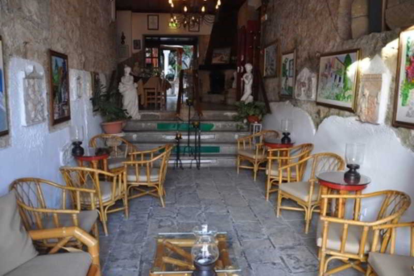 Kiniras-Traditional-House-Lobby-16