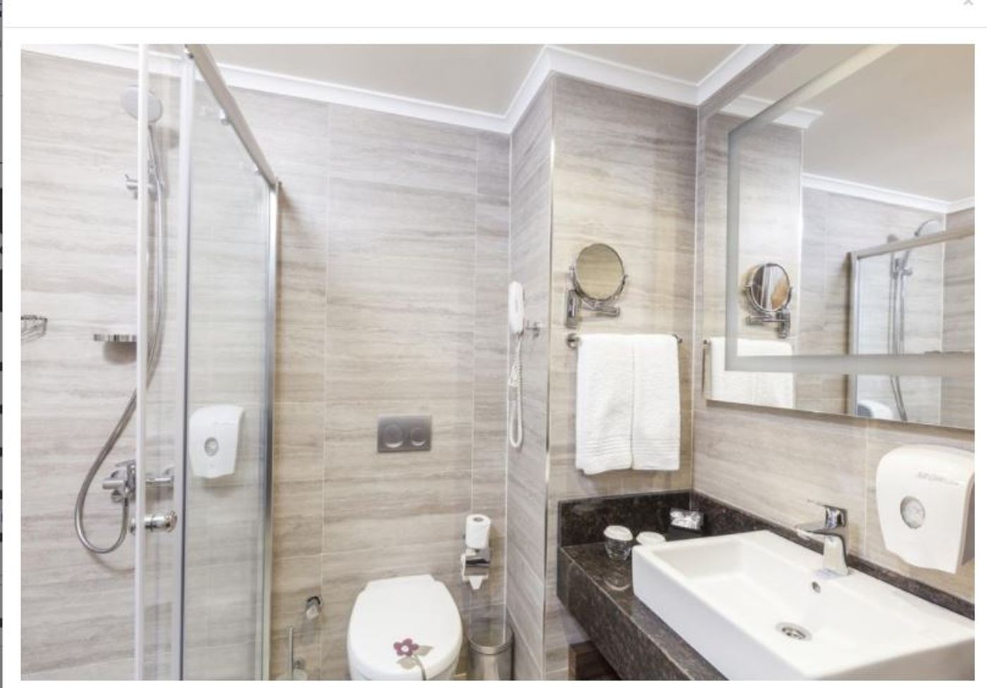 Side-Royal-Palace-Hotel---Spa-Room-13