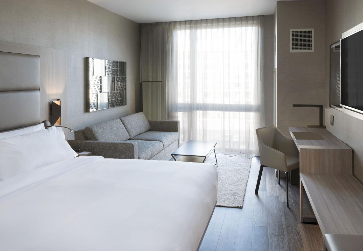 Ac-Hotel-By-Marriott-Boston-Cleveland-Circle-Room-24