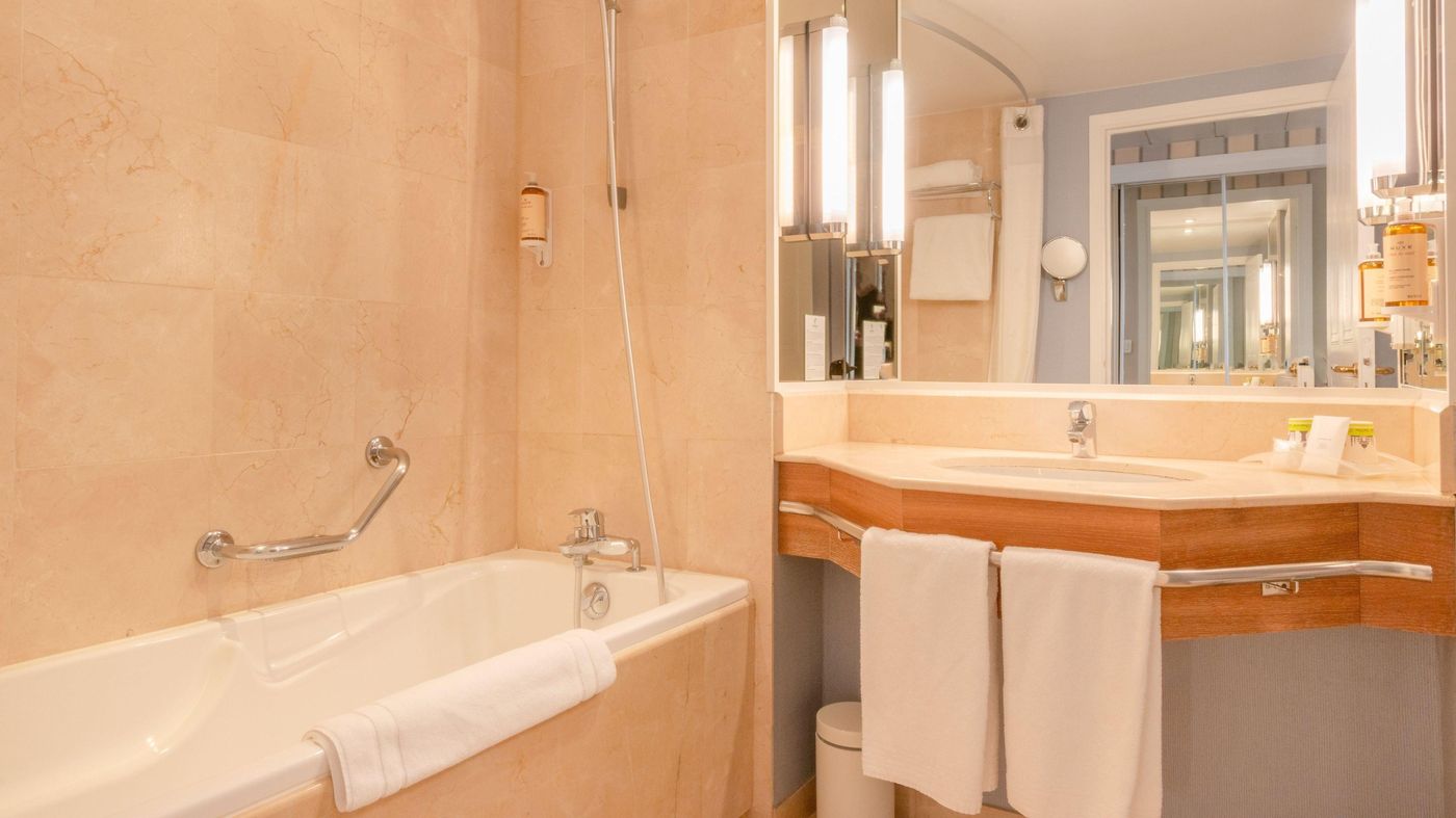 Holiday-Inn-Resort-Nice-Port-St--Laurent-Room-40