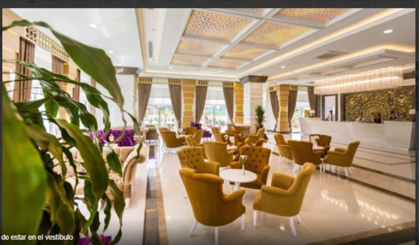 Side-Royal-Palace-Hotel---Spa-Lobby-23