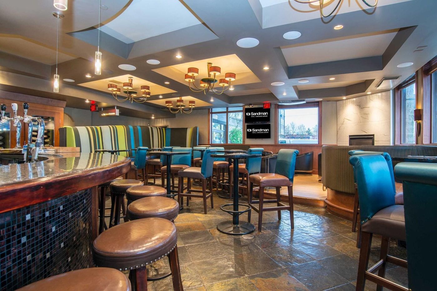 Sandman-Hotel-Vancouver-Airport-Restaurant-10