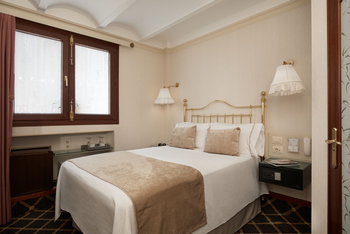 Continental Palacete Hotel-Spain-BARCELONA-Room-8