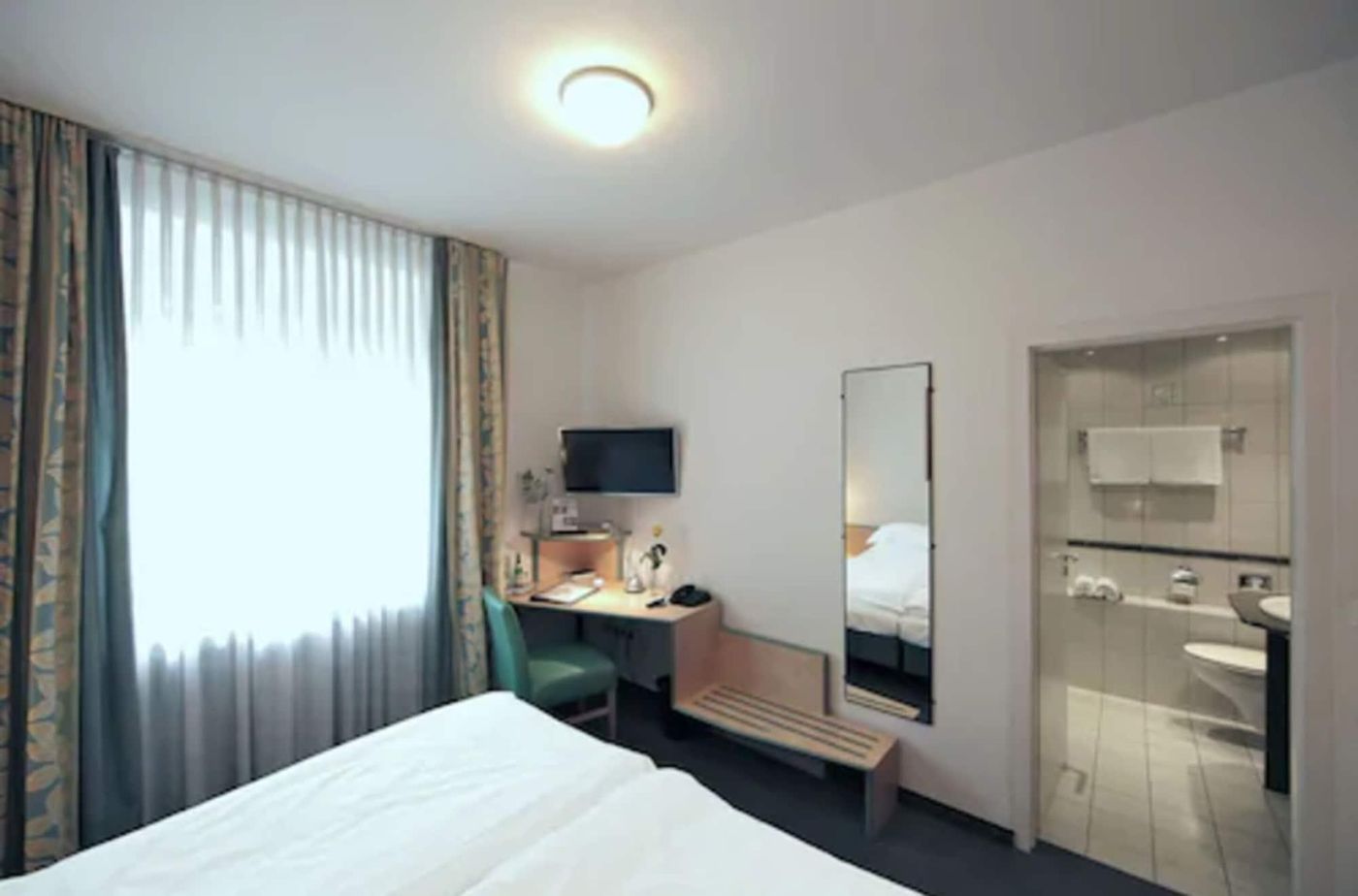 Am Hofgarten - Germany - DÃ¼SSELDORF - Room - 8