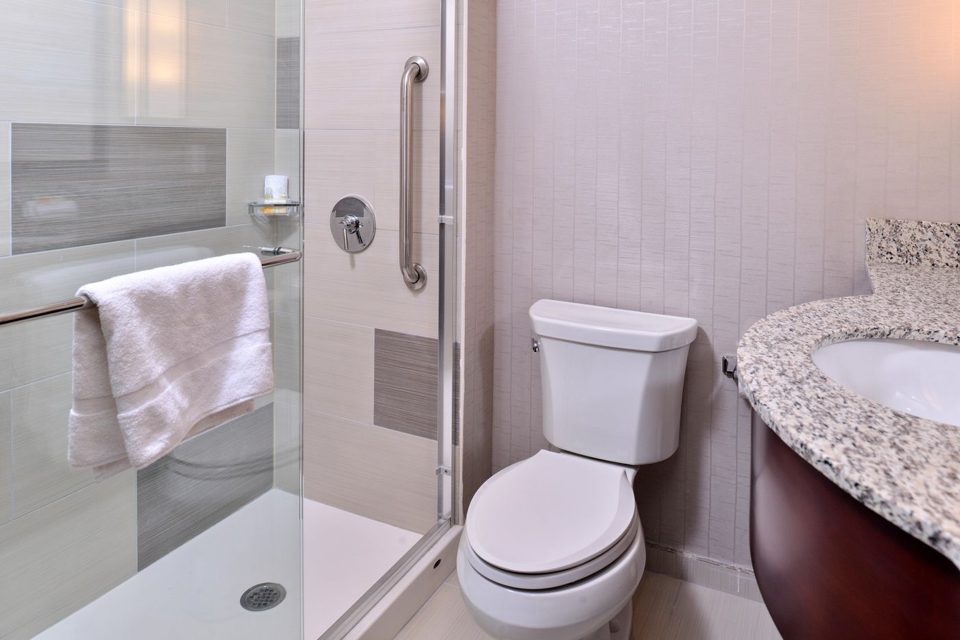 Holiday-Inn-New-York-City---Times-Square-Room-22