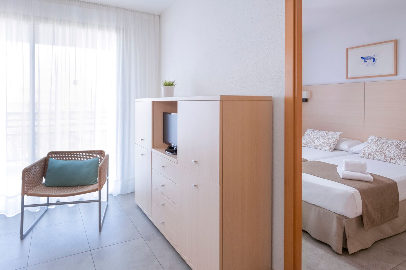 Cye-Salou-Apartments-Room-7