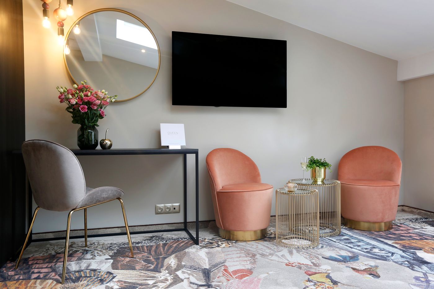 Queen-Boutique-Hotel-Room-5