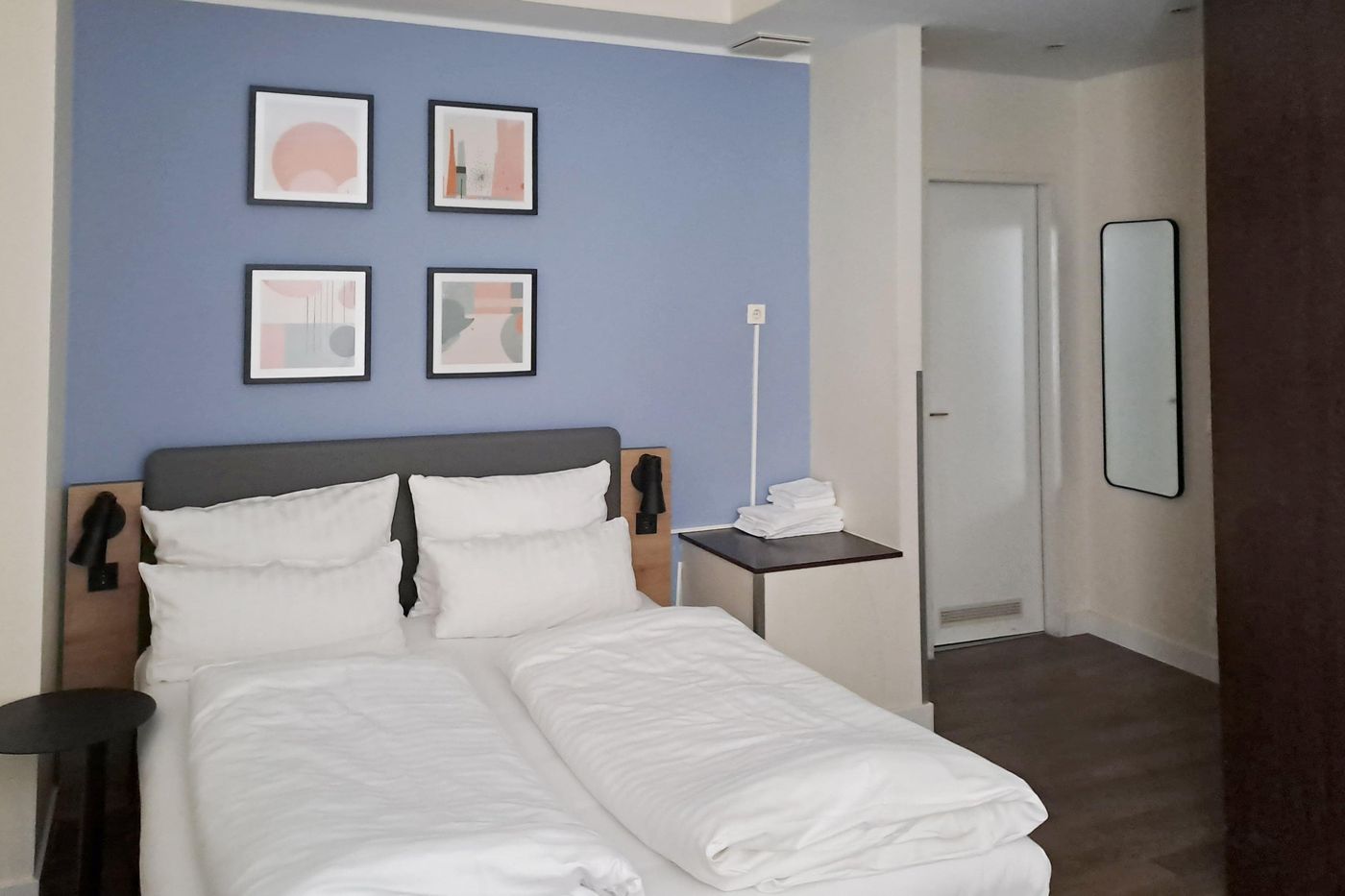 Hotel-City-B-Room-47