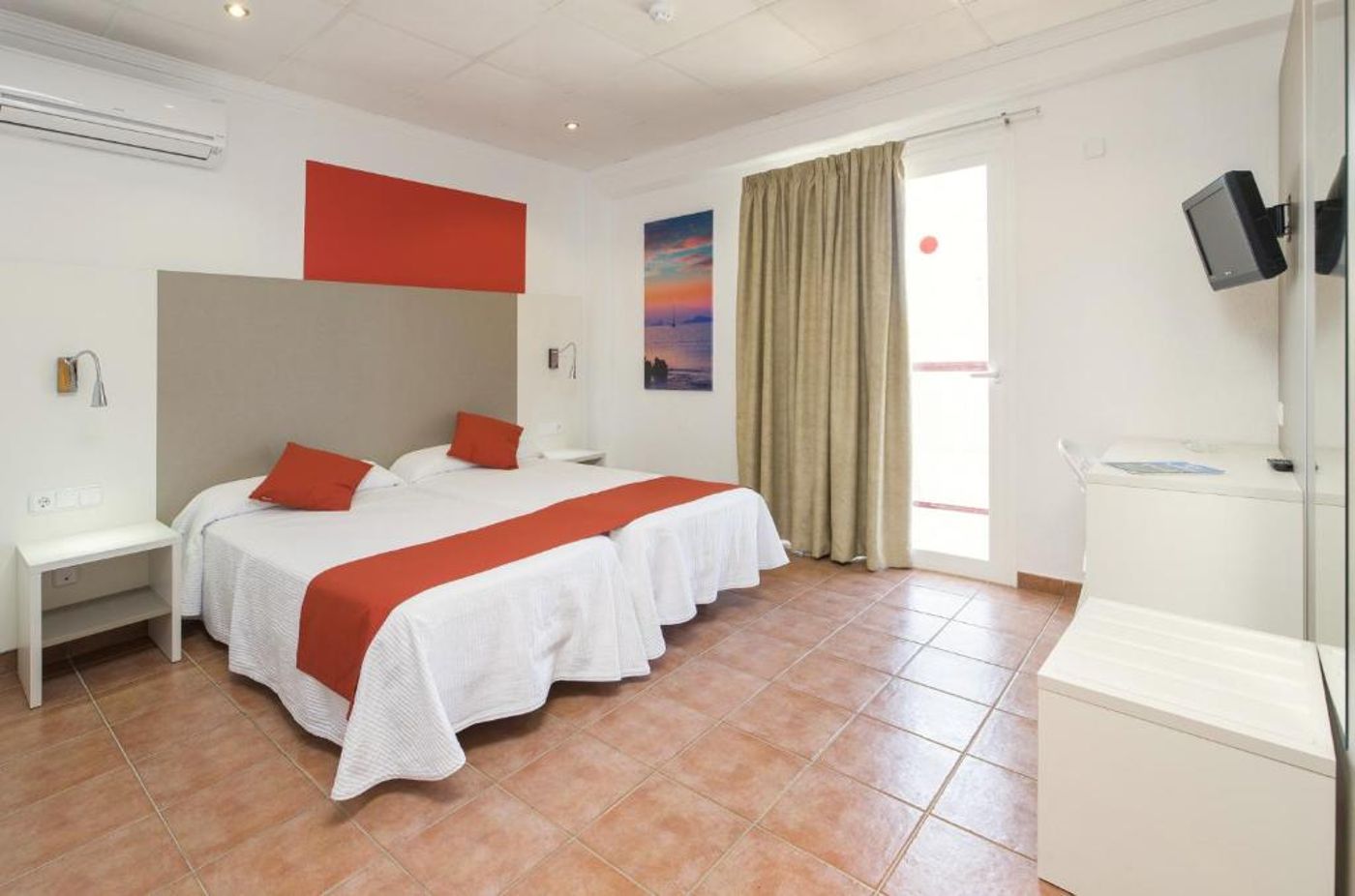 Hostal-Adelino-Room-10