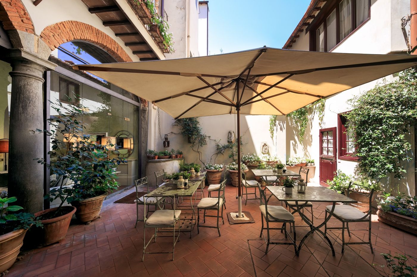 The-J---J-Historic-House-Hotel-General-view-22