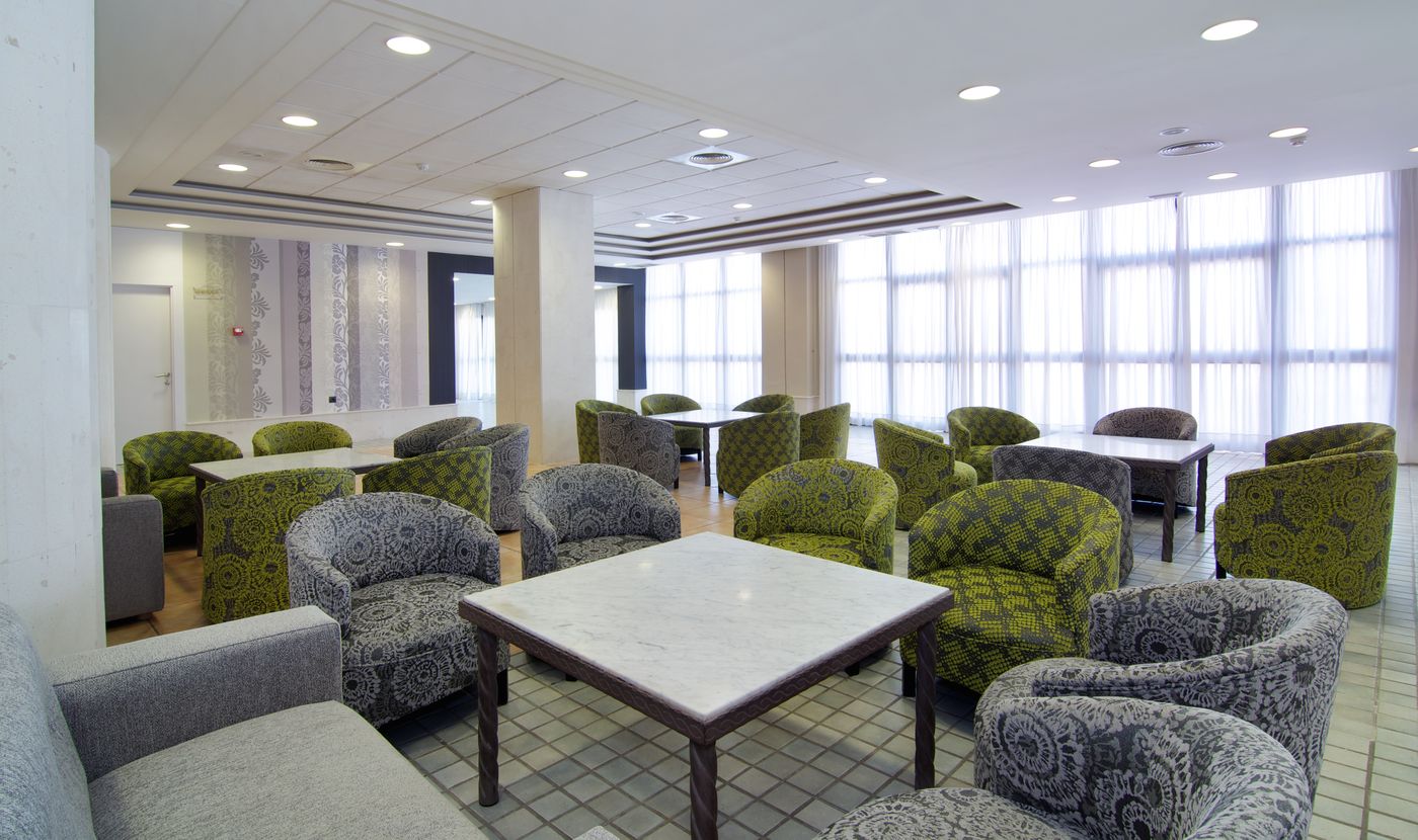 Puente-Real-Lobby-46