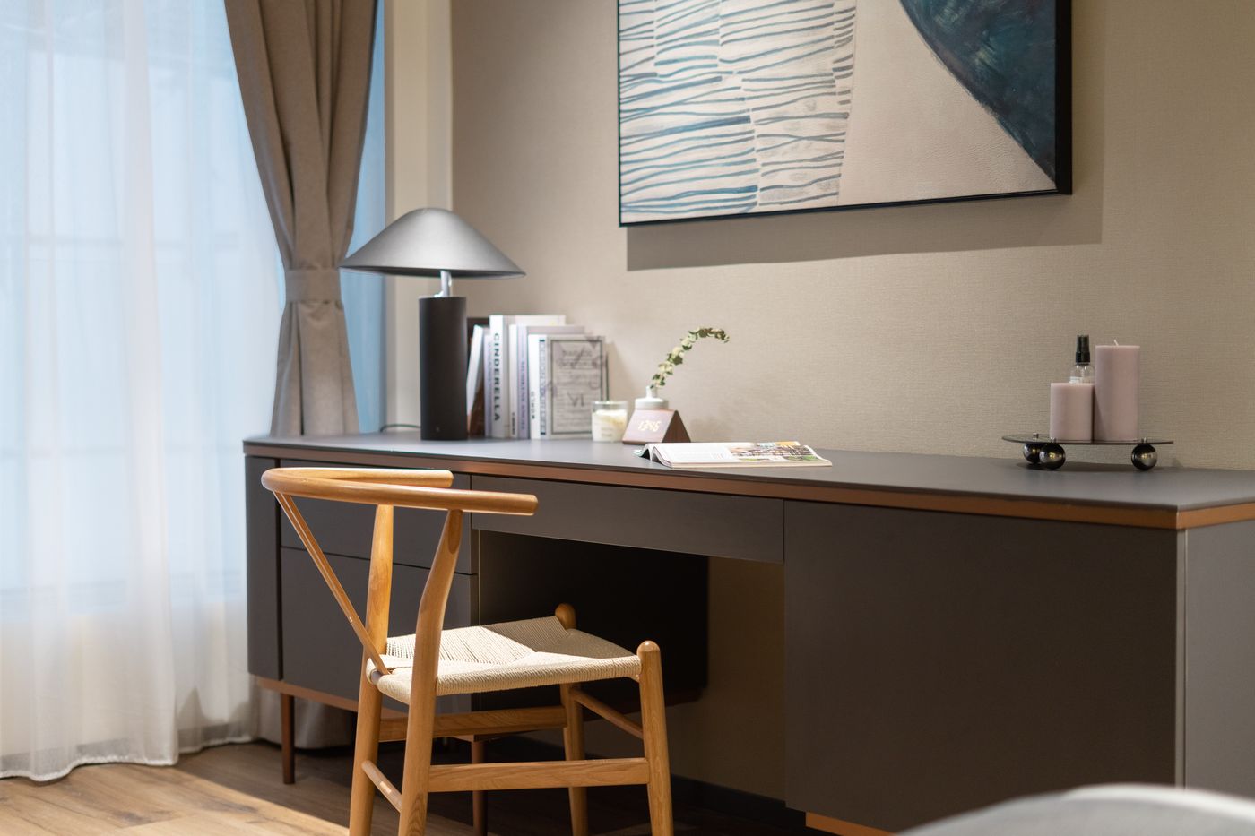 Dash-Living-On-Prat-Room-28