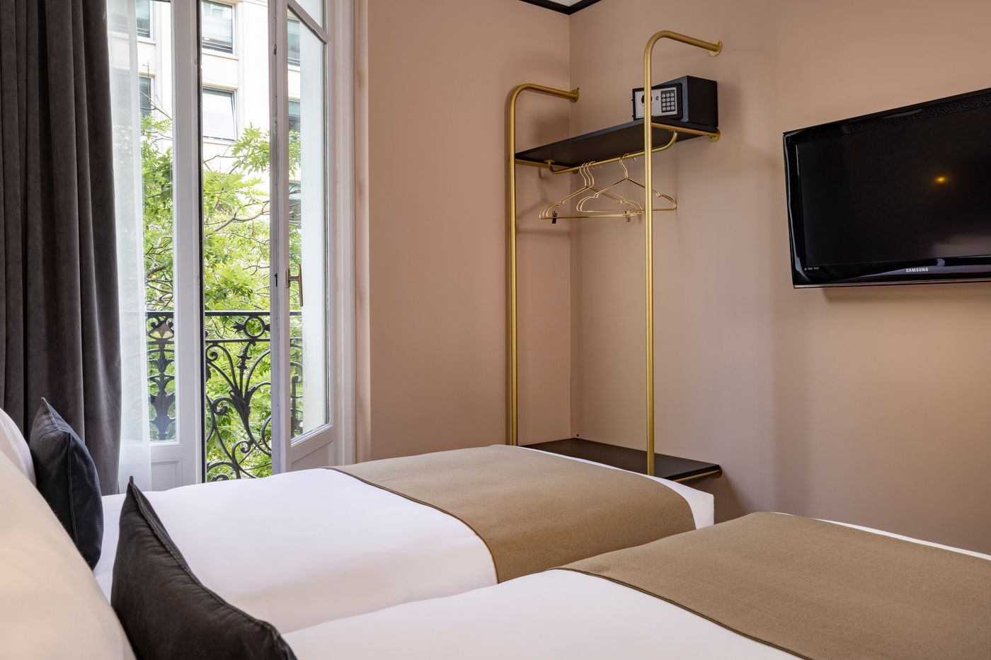 Au-Palais-de-Chaillot-Room-21