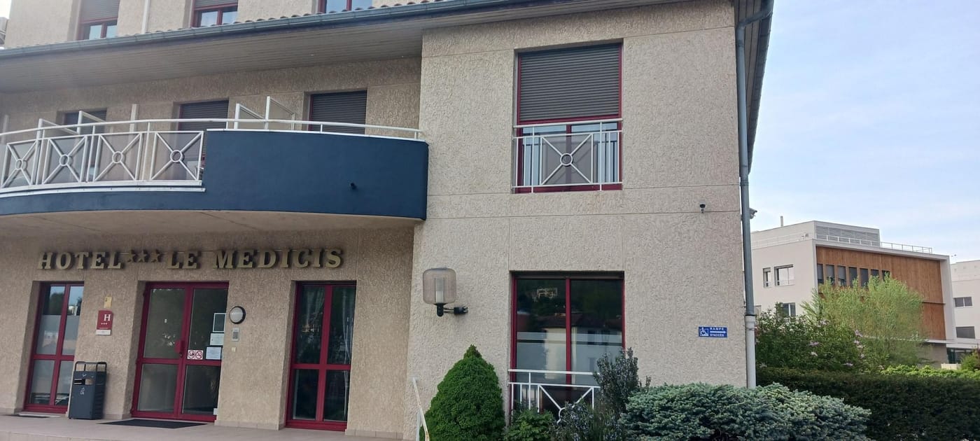Hotel Le Medicis - France - Roussillon-en-Isere - General view - 1