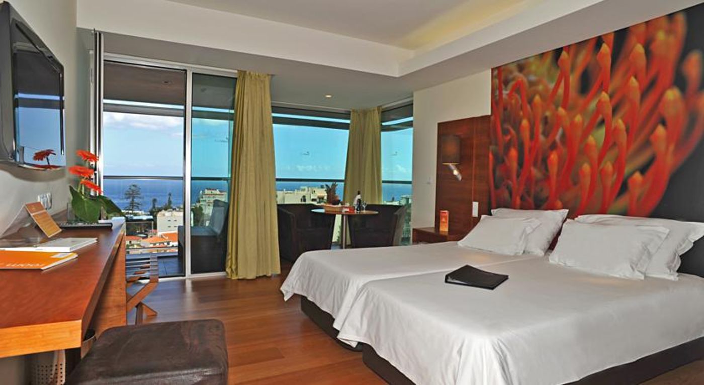 Fourviews Baia Hotel